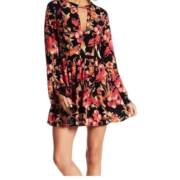Free People Tegan Mini Dress 2 Floral Print Long Bell Sleeve Keyhole Black Coral - Picture 1 of 6